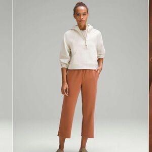 Lululemon Softstreme High-Rise Straight-Leg Cropped Pant
Sable size 6